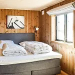 4 Bedroom Beautiful In Prázdninový dům *