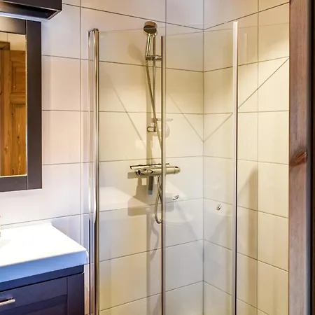 4 Bedroom Beautiful In Nyaraló Øyer
