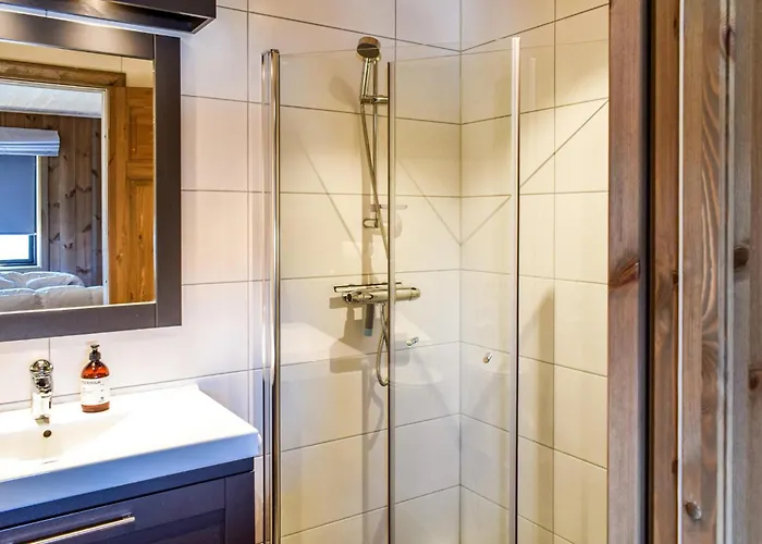 4 Bedroom Beautiful In Semesterbostad Øyer